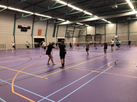 Badminton Club Lieshout is blij dat ze, ondanks diverse extra maatregelen tóch door kan blijven spelen. 