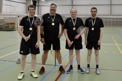 Het incomplete herenteam van Badminton Club Lieshout is tóch Nederlands Kampioen bij de Competitieteams geworden !