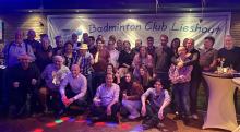 Voor een gezellige groepsfoto wilden de leden van Badminton Club Lieshout hun feestavond wel even onderbreken.