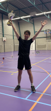 Ruud van Vijfeijken mocht als “Single-Kampioen” dé wisselbeker van Badminton Club Lieshout in ontvangst nemen