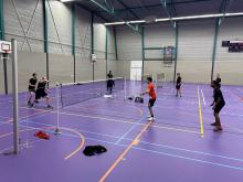 De spannende wedstrijd tussen BCL-H1/BouwCenter Swinkels en VBSC was reclame voor het badminton ! 